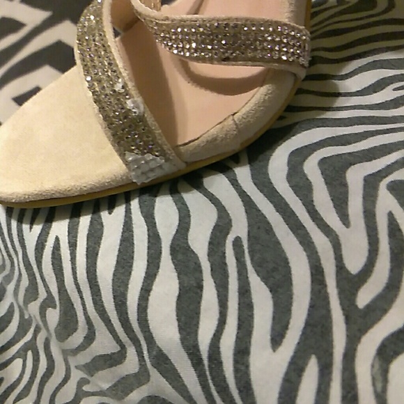 Shoes - Picture 6 of 7